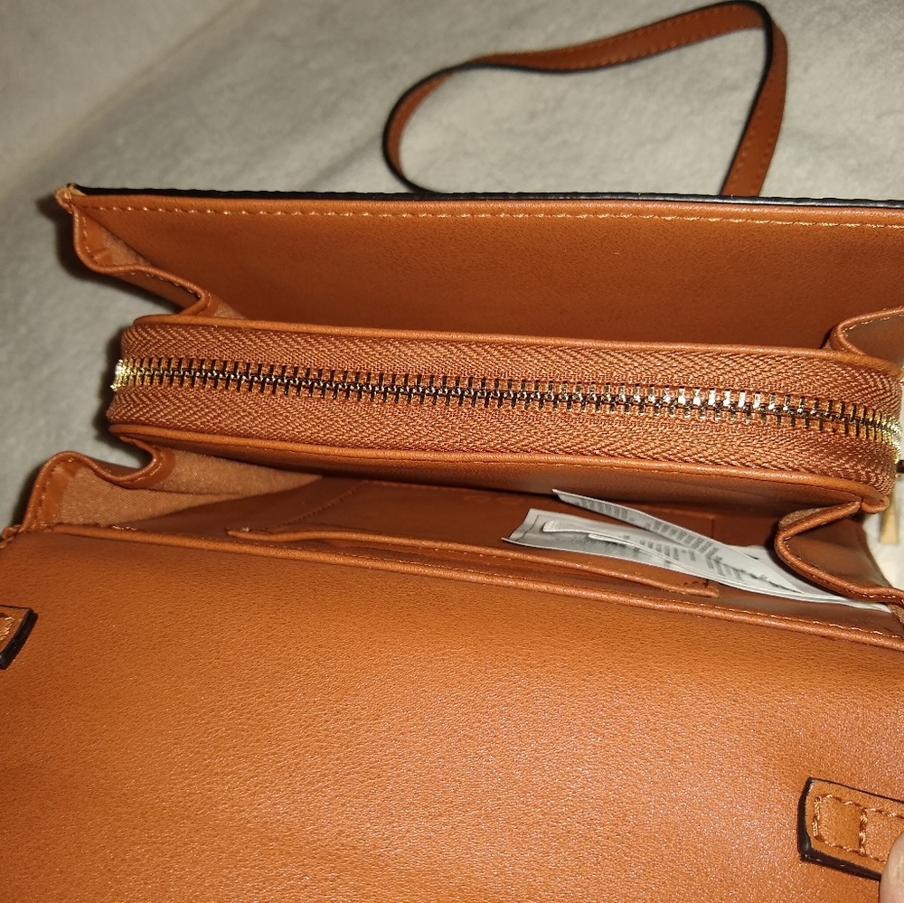 Aldo crossbody bag/wallet design. - Picture 5 of 7